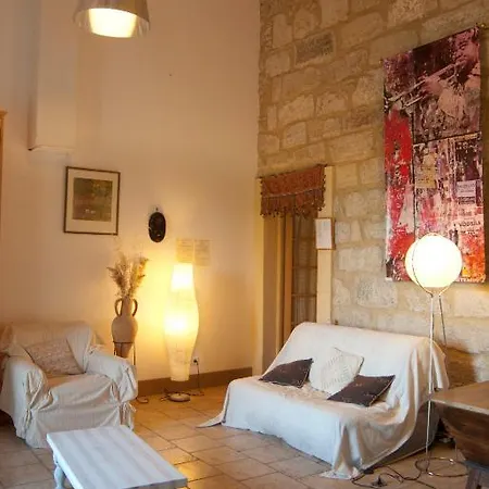 Air De Vacances לינה וארוחת בוקר Pézenas